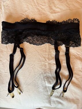 La Perla Black fine Lace Garter Belt - Women Intimates Size 1. Never worn.